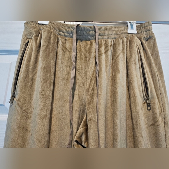 NWT SKIMS Velour Joggers- Gold - Picture 6 of 9